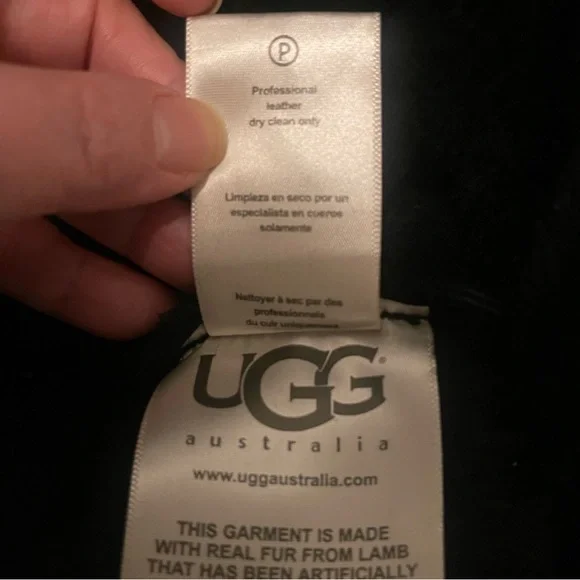 Elegant Black Fur-Trimmed Coat - Picture 11 of 12